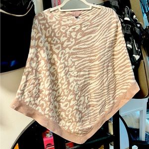 Barefoot Dreams incredibly soft Lounge Poncho -mauve and cream animal print